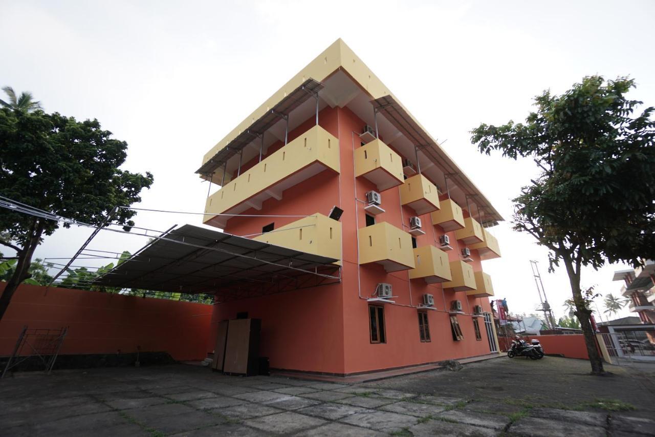 Oyo 2486 Bahana Guest House Манадо Экстерьер фото